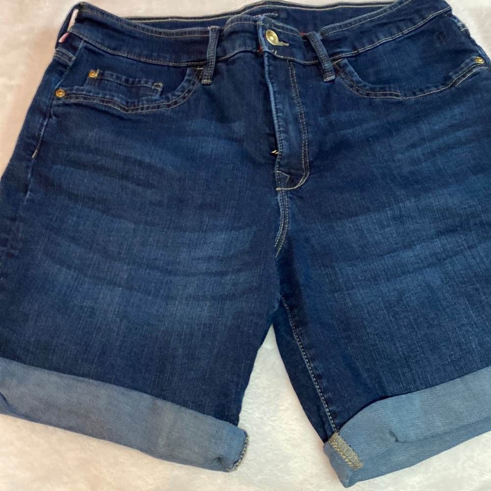 TommyHilfiger jean shorts dark denim in excellent condition